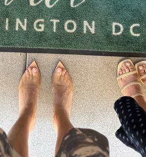 Genie Bouchard feet photo thumbnail