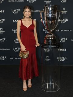 Genie Bouchard feet photo thumbnail