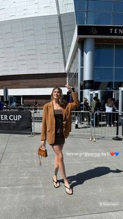 Genie Bouchard feet photo thumbnail