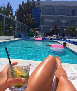 Georgia Hirst feet photo thumbnail
