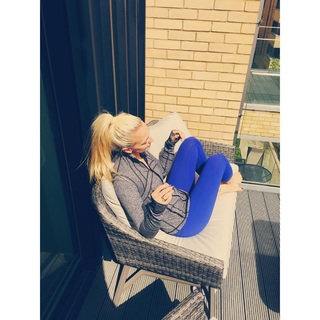 Georgia Hirst feet photo thumbnail