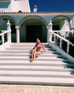 Georgia Hirst feet photo thumbnail