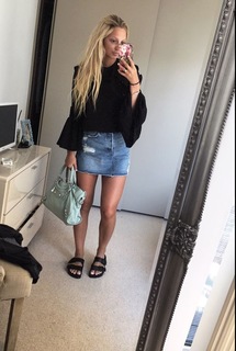 Georgia Hirst feet photo thumbnail