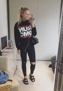 Georgia Hirst feet photo thumbnail