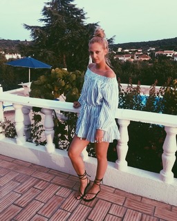 Georgia Hirst feet photo thumbnail