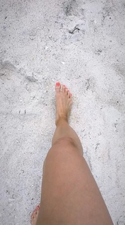 Georgia Hirst feet photo thumbnail