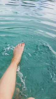 Georgia Hirst feet photo thumbnail