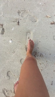 Georgia Hirst feet photo thumbnail
