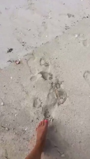 Georgia Hirst feet photo thumbnail