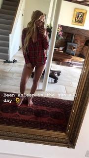 Georgia Hirst feet photo thumbnail