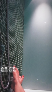 Georgia Hirst feet photo thumbnail