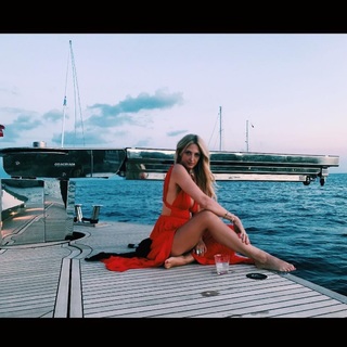 Georgia Hirst feet photo thumbnail