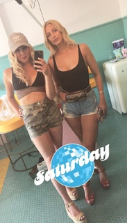 Georgia Hirst feet photo thumbnail