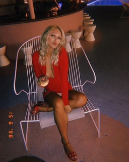 Georgia Hirst feet photo thumbnail