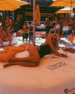 Georgia Hirst feet photo thumbnail