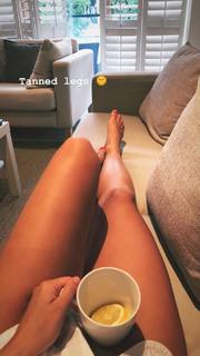 Georgia Hirst feet photo thumbnail