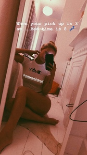 Georgia Hirst feet photo thumbnail
