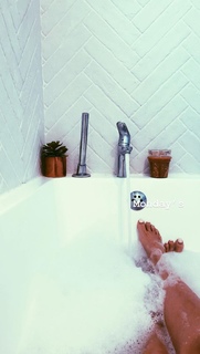 Georgia Hirst feet photo thumbnail