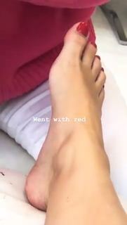 Georgia Hirst feet photo thumbnail