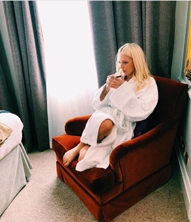 Georgia Hirst feet photo thumbnail