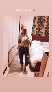 Georgia Hirst feet photo thumbnail