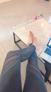 Georgia Hirst feet photo thumbnail
