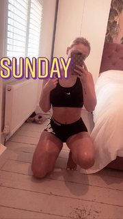 Georgia Hirst feet photo thumbnail