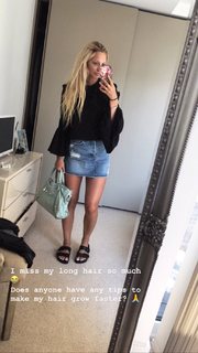Georgia Hirst feet photo thumbnail
