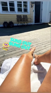 Georgia Hirst feet photo thumbnail