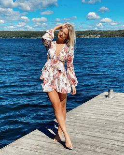 Georgia Hirst feet photo thumbnail