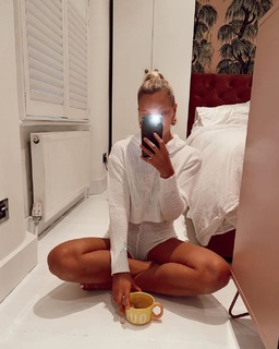 Georgia Hirst feet photo thumbnail
