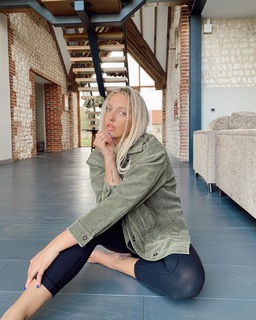 Georgia Hirst feet photo thumbnail