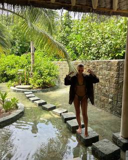Georgia Hirst feet photo thumbnail