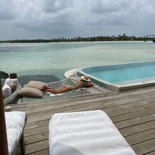 Georgia Hirst feet photo thumbnail