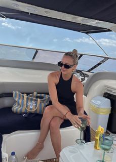 Georgia Hirst feet photo thumbnail