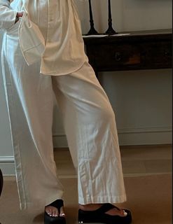 Georgia Hirst feet photo thumbnail