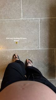 Georgia Hirst feet photo thumbnail
