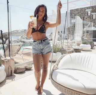 Georgia May Foote feet photo thumbnail