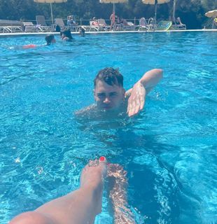 Georgia May Foote feet photo thumbnail
