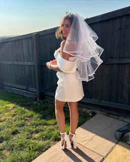 Georgia May Foote feet photo thumbnail