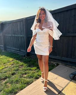 Georgia May Foote feet photo thumbnail
