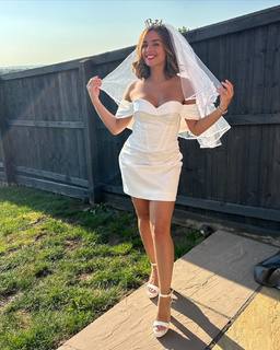 Georgia May Foote feet photo thumbnail