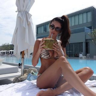 Georgia Salpa feet photo thumbnail