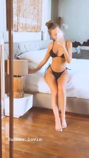 Georgia Steel feet photo thumbnail