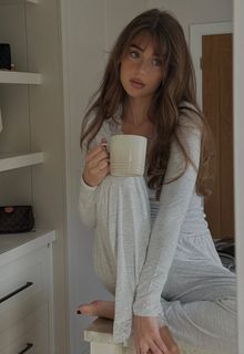 Georgia Steel feet photo thumbnail