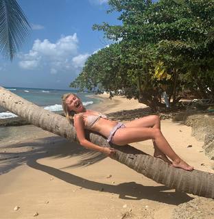 Georgia Toffolo feet photo thumbnail