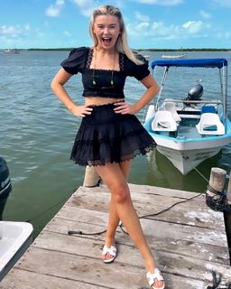 Georgia Toffolo feet photo thumbnail