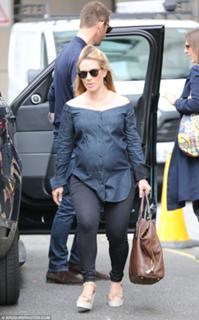 Georgie Thompson feet photo 7
