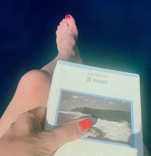 Geppi Cucciari feet photo 5