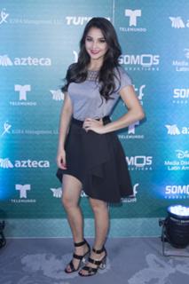 Geraldine Galván feet photo 3